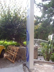 Totem luminoso bifacciale