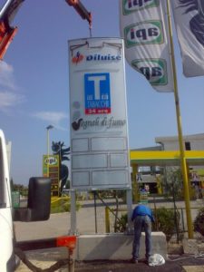 Totem luminoso bifacciale