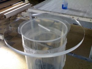 Tavolino contenitore in plexiglass