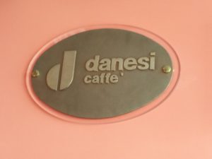 Targa in ottone con sottofondo in plexiglas