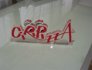 Logo sagomato in plexiglass 2 cm