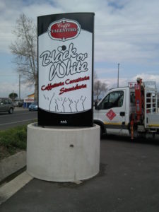 Totem luminoso bifacciale