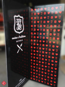 Espositore angolare in pvc