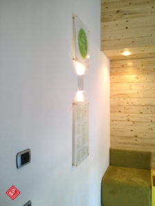 Traga in plexiglas con luce diffusa