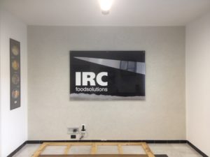 Targa in plexiglas e accoppiata in specchio