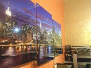 Retrobanco con mensole luminoso in plexiglas