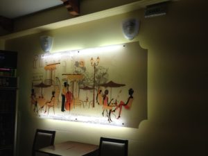 Pannello in plexiglas trasparente con distanziali luce diffusa e stampa digitale