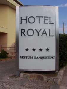 Totem luminoso bifacciale