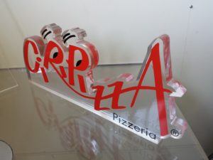 Espositore da banco in plexiglas sagomato